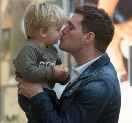 Michael Bublè, costruisce nuova casa per il figlio malato di cancro